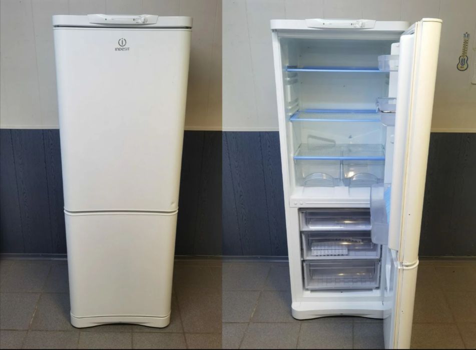 Двухкамерный холодильник.