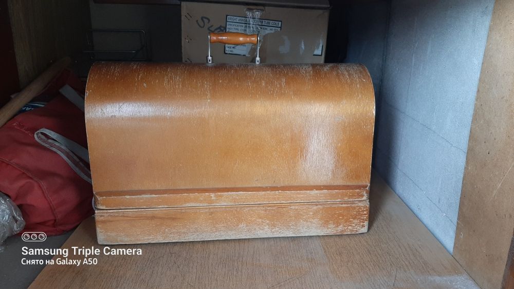 Швейная машинка в рабочем состоянии.