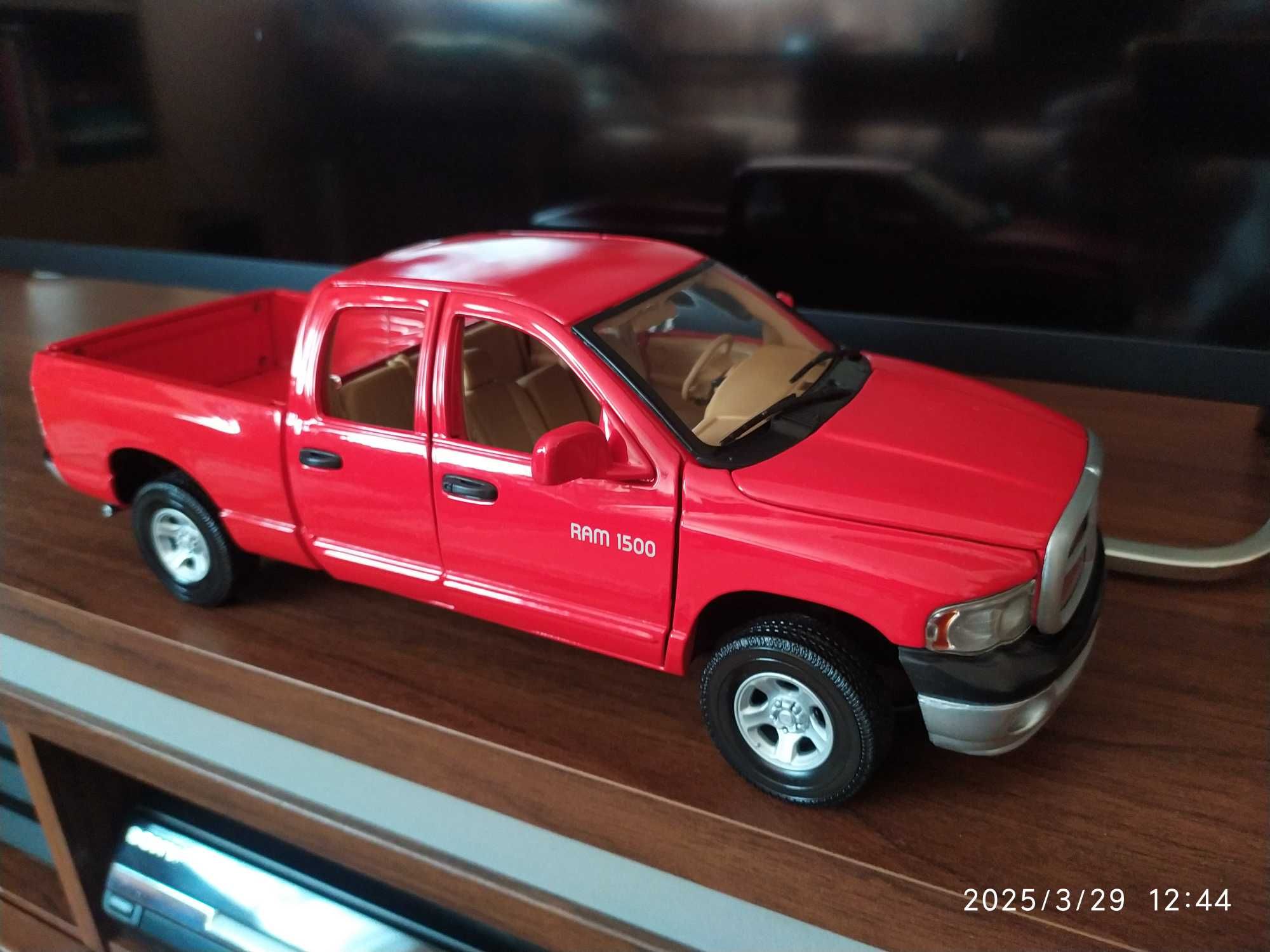 1:18 Метален модел на Dodge Ram 1500 Quad Cab MotorMax