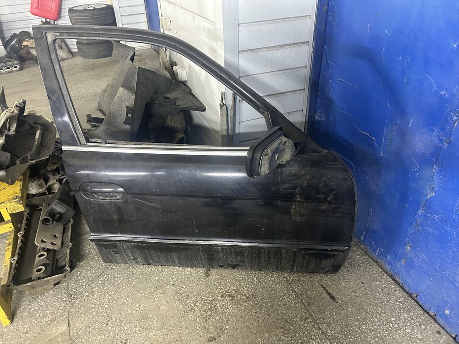 Продам запчасти на бмв Е38. 730i.