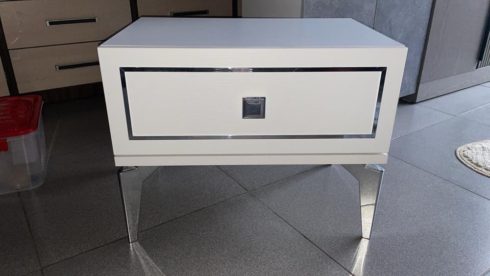 Прикроватные тумбы  2 шт