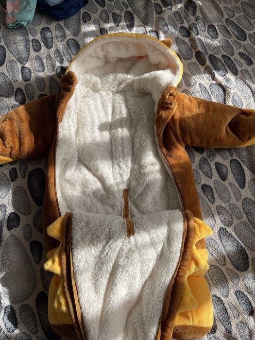 Продам детские комбинезоны и костюмчик на новорождённого