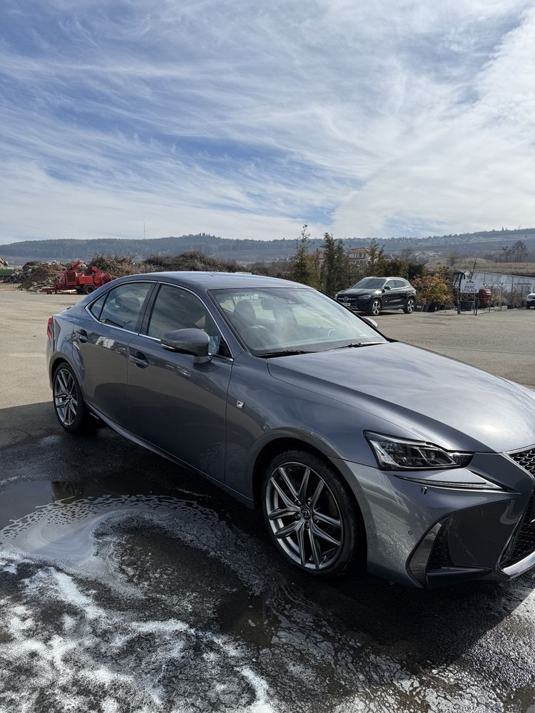 Vand Lexus Is 300 h modelul F sport