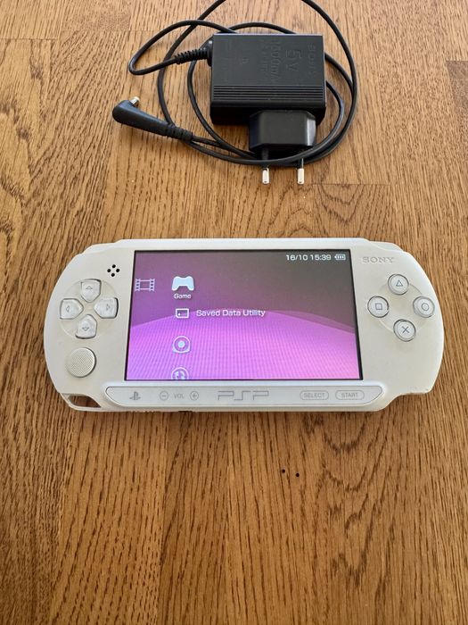 Sony PSP Street E1004 Ice White | Оригинално зарядно |