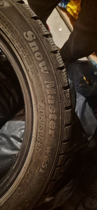 205/50/17 - 2 броя зимни гуми Petlas