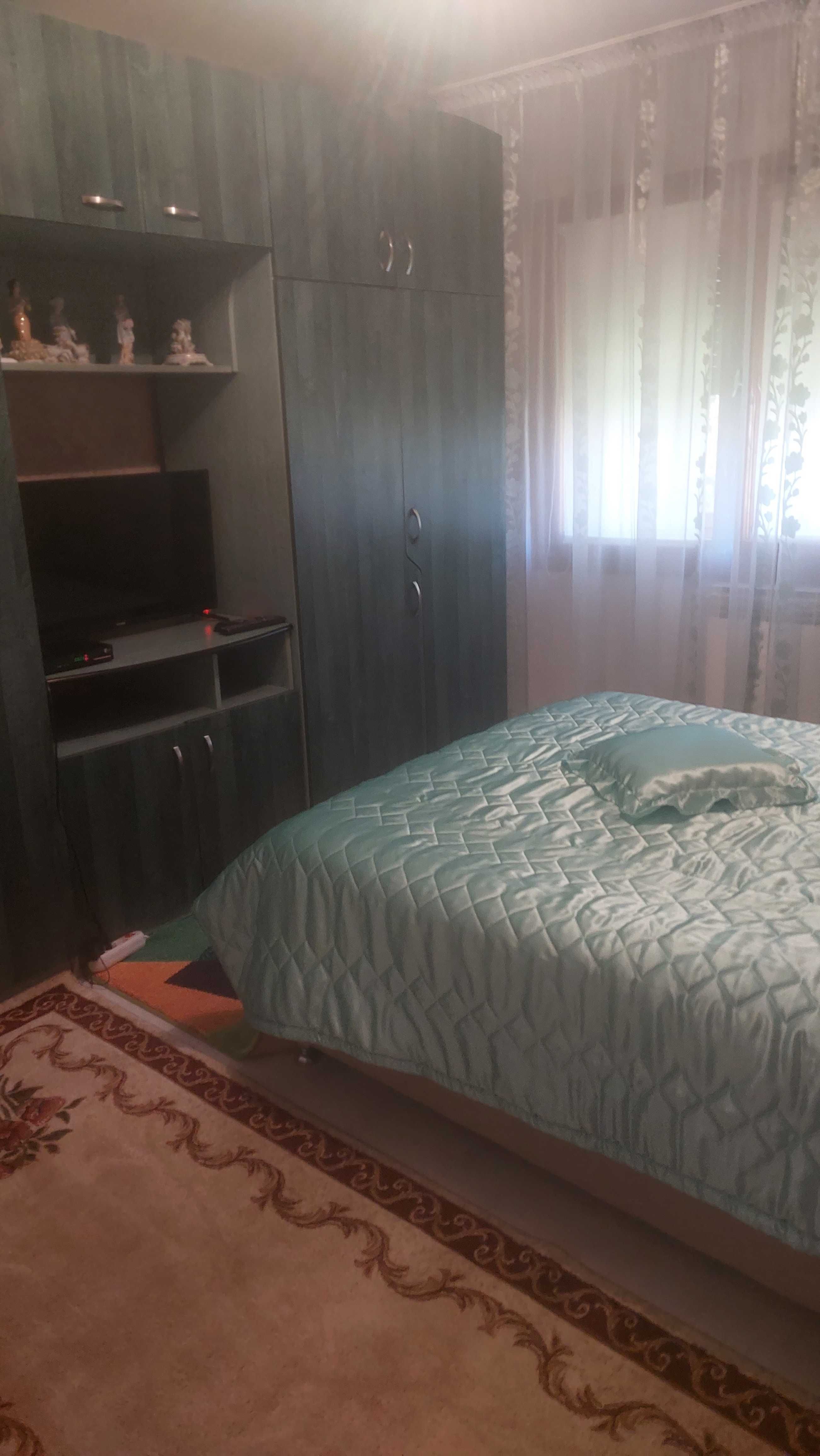 Vind apartament 3 camere,str Nufar Comanesti