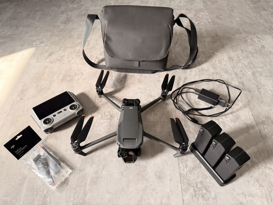 Дрон DJI Mavic 3 PRO Combo