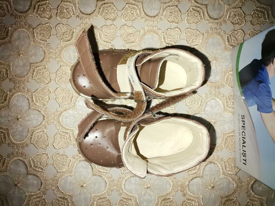 Ghetute ortopedice tip Abby din piele naturala