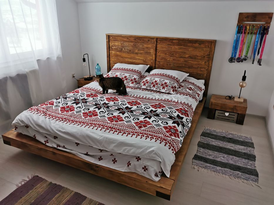 Pat din grinzi cu 2 noptiere