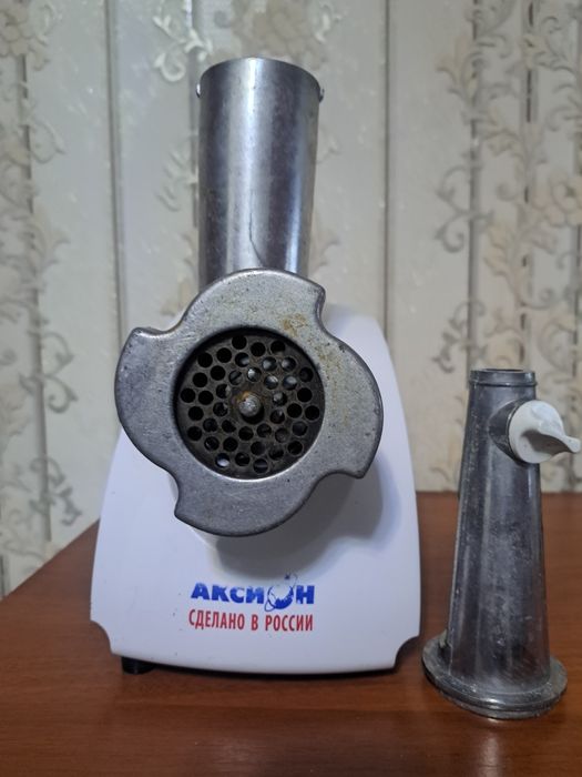 Продам , электрическую  мясорубку