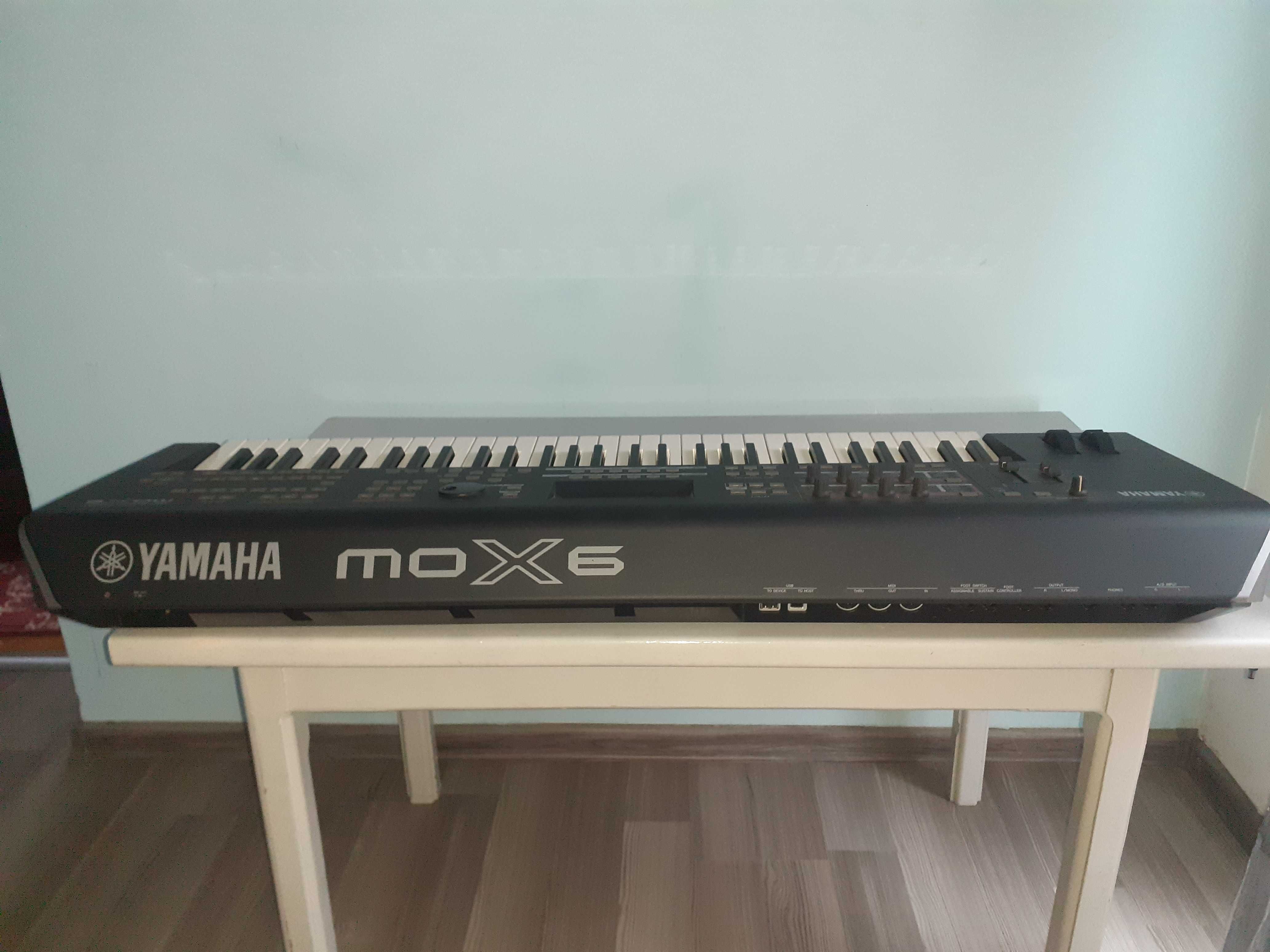 yamaha mox6 music production synthesizer