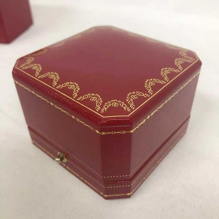 Cutie pre-owned originala pentru  inel Cartier