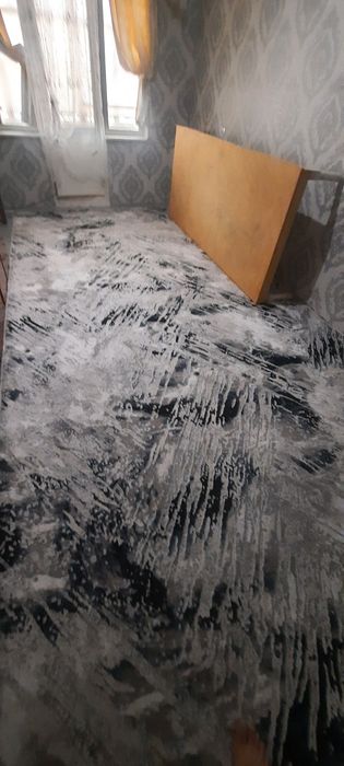 Продаётся ковёр ширина 2.50 длинна 6 метров