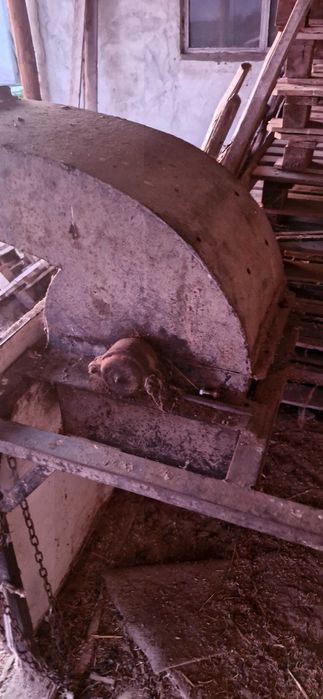 Продавам фуражомелка