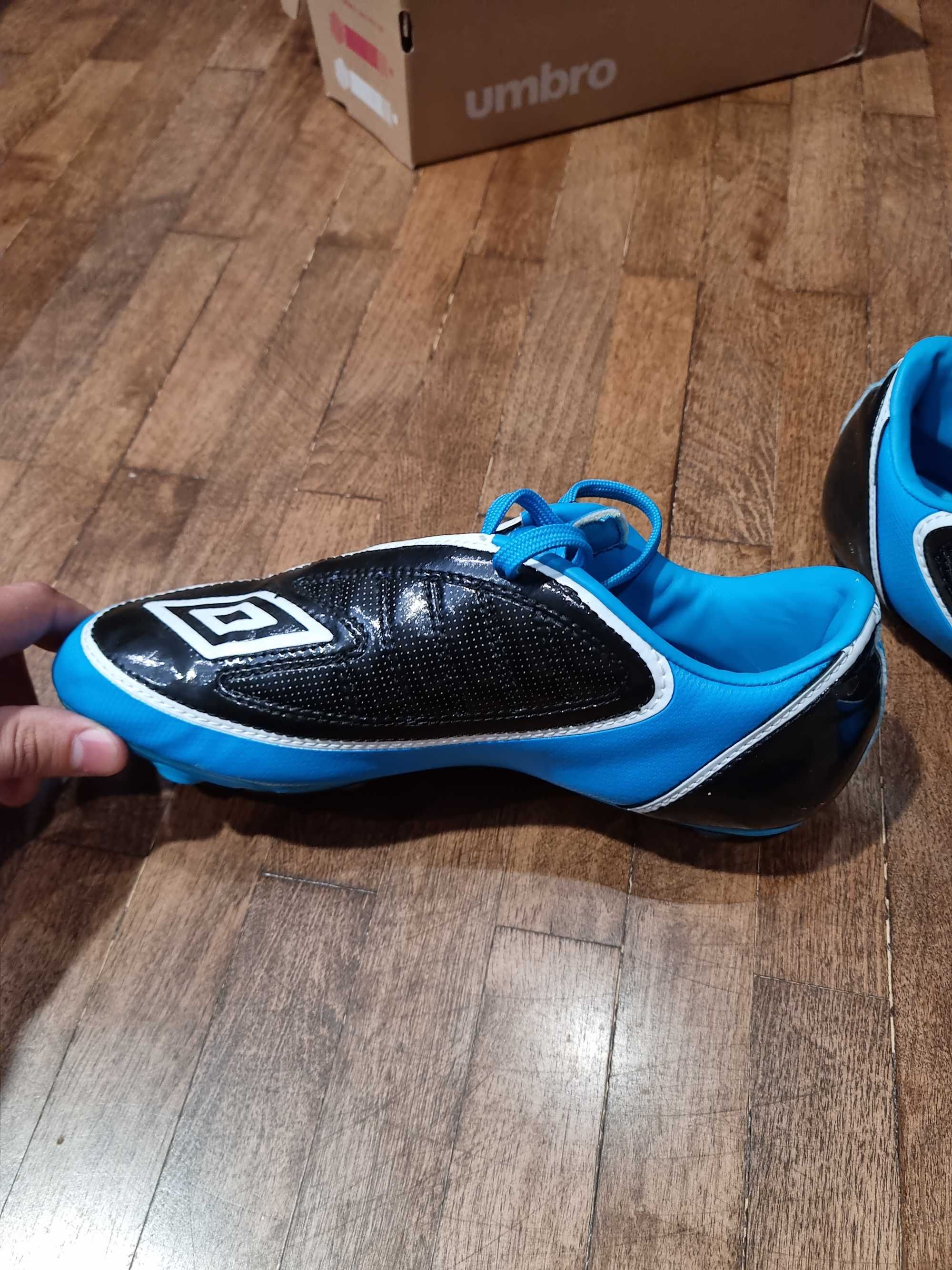 Бутонки 38.5 Umbro с разглобяеми шипове
