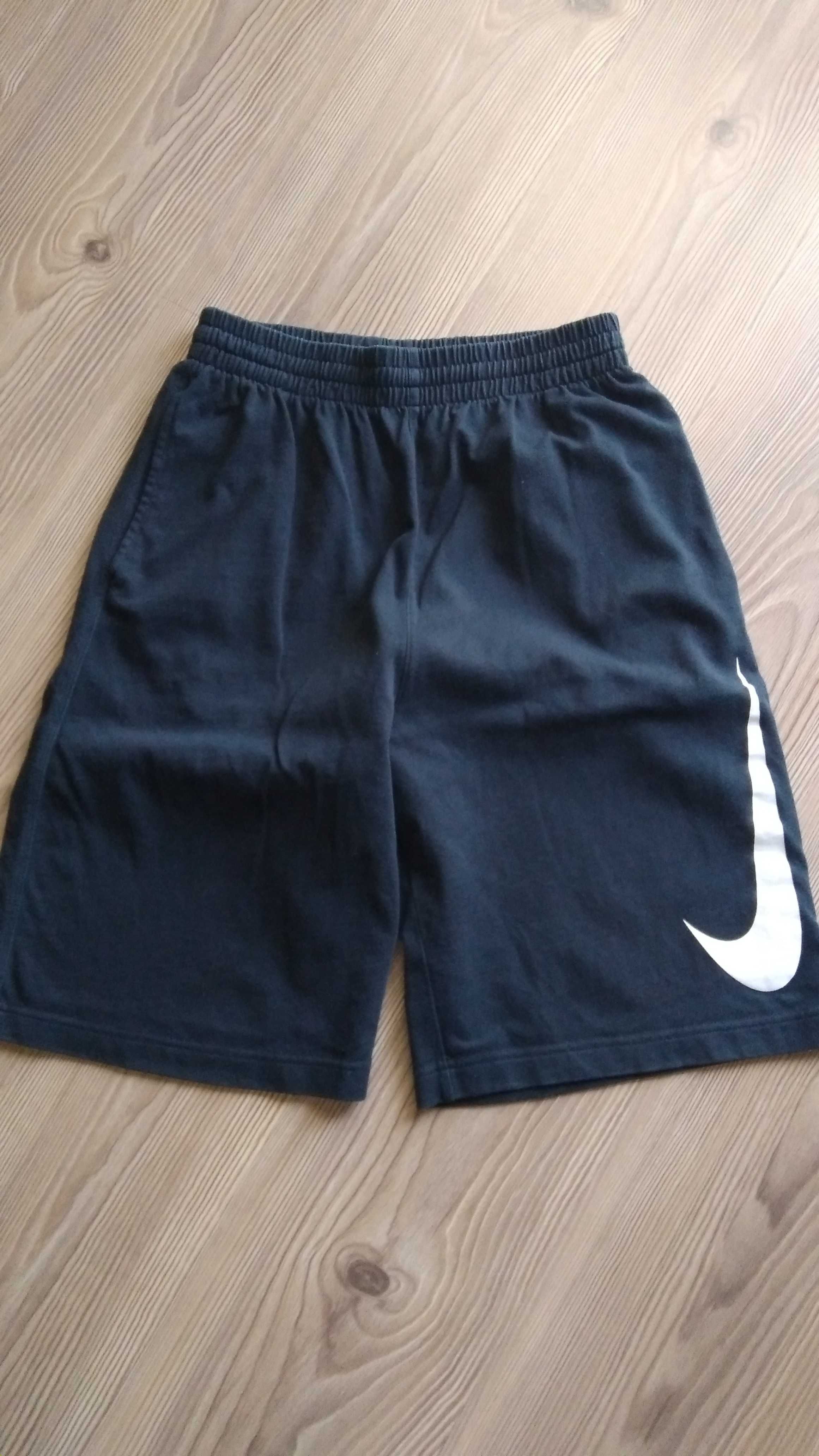 Nike - къси панталони 158-170 см