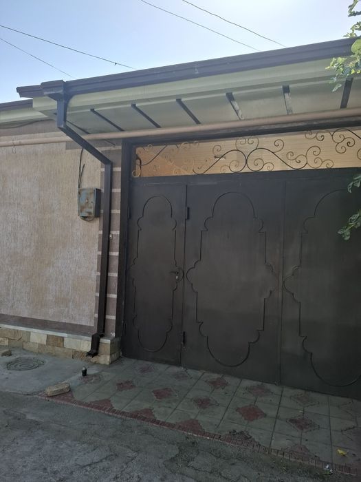 Ховлининг бир кисми ижарага берилади.