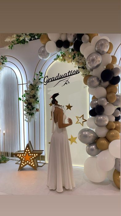 Платье белое, с открытой спиной Lichi бренд