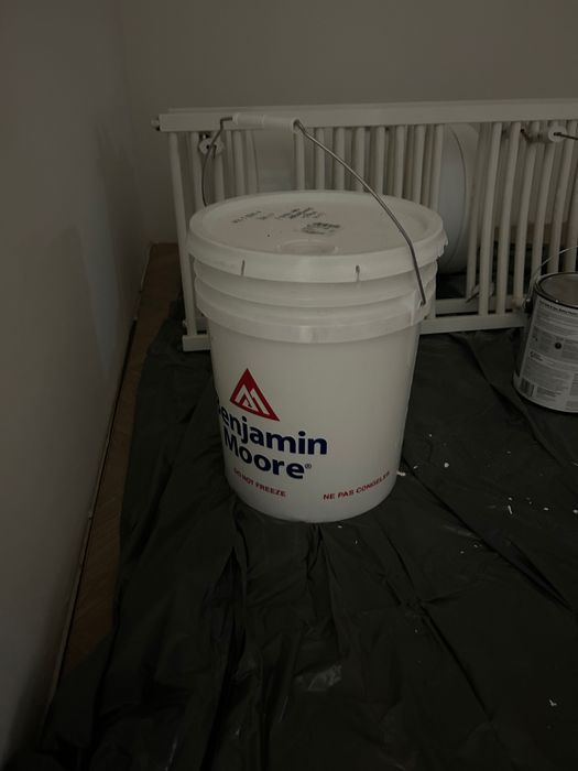 Бяла боя за боядисване Benjamin Moore