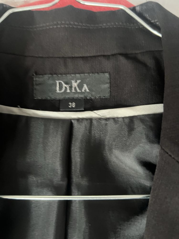 Дамски костюм Dika р-р 38-40