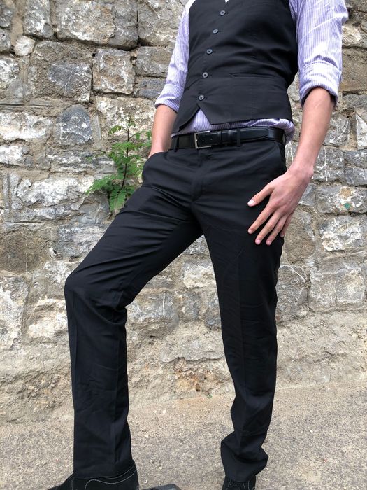 Vând pantaloni costum Pierre Cardin second hand.