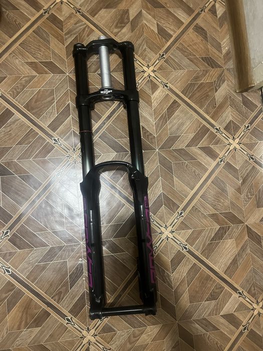 Вилка за велосипед rock shox boxxer 2017 charger 27,5