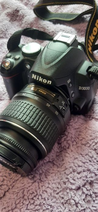 Nikon D3000 фотоапарат