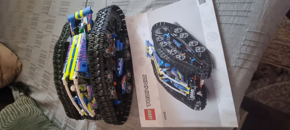 Vind set Lego 42140 aproape nou.