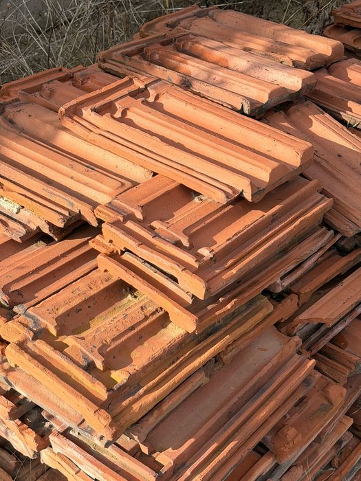 Бетонови бордюри, тухли, плочки и керемиди