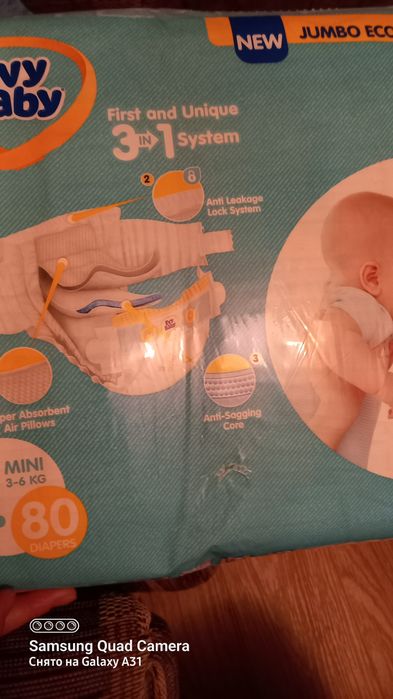 Памперсы упаковках детские.