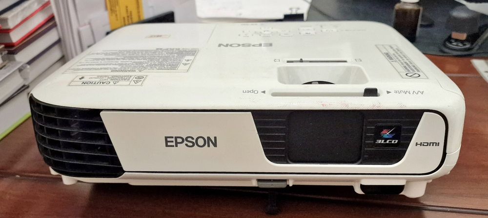 Продам проекторы Epson