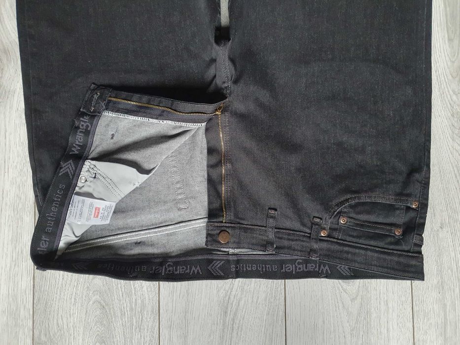 Blugi WRANGLER Authentics - Marime W44 L29 (Talie 116 cm)