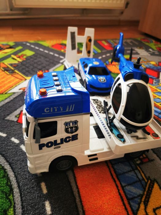 Set tir, mașină de politie, elicopter