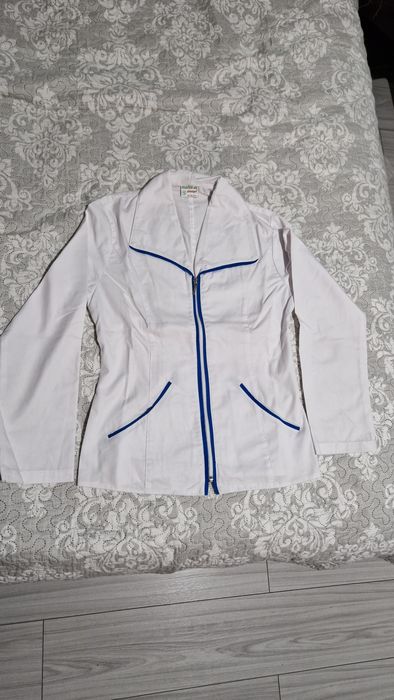 Halat medical mărimea S mânecă lungă