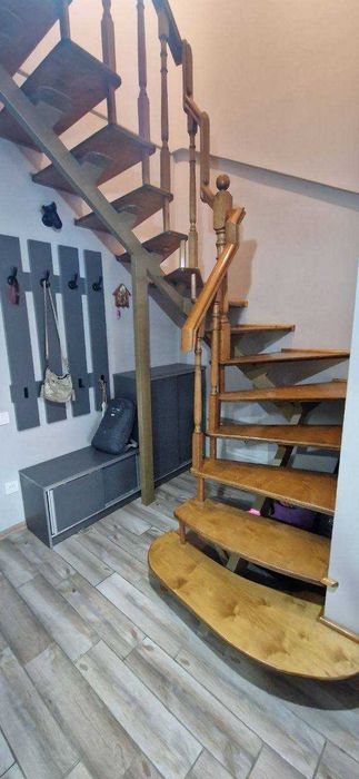 Продам свою 4-ком двухуровневую на ул. Бабура