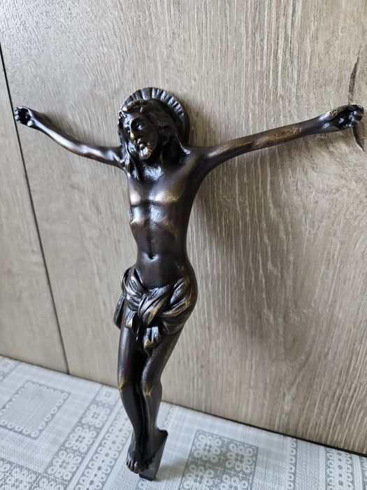 Crucifix din bronz ,marcat si semnat