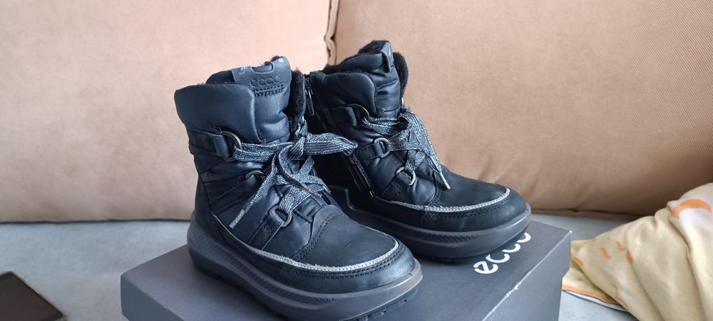 Ghetute ecco marimea 28