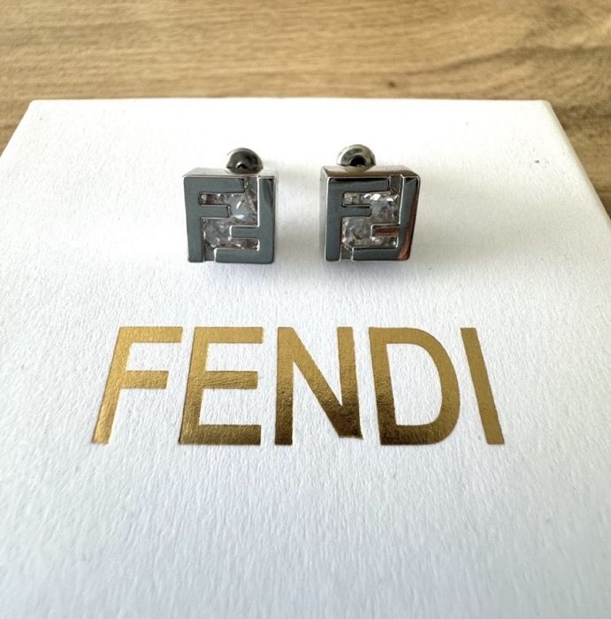 Дамски обеци сребристи с камък