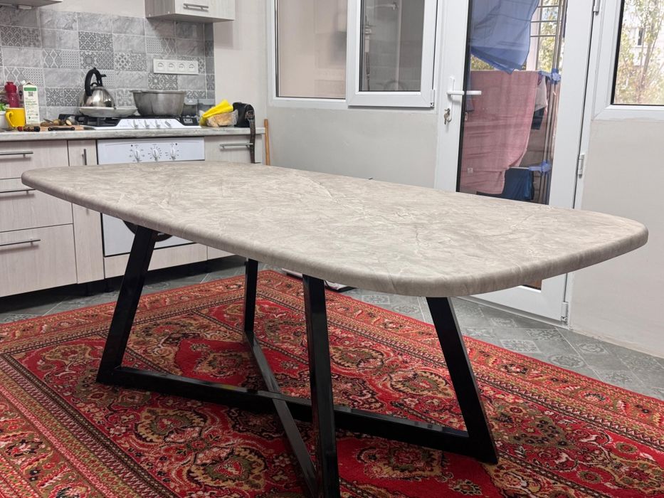 Продам стол в отличном состоянии