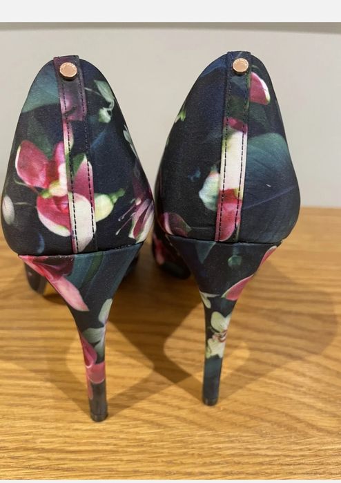 Летни Обувки Ted Baker 38-39 флорал с висок ток