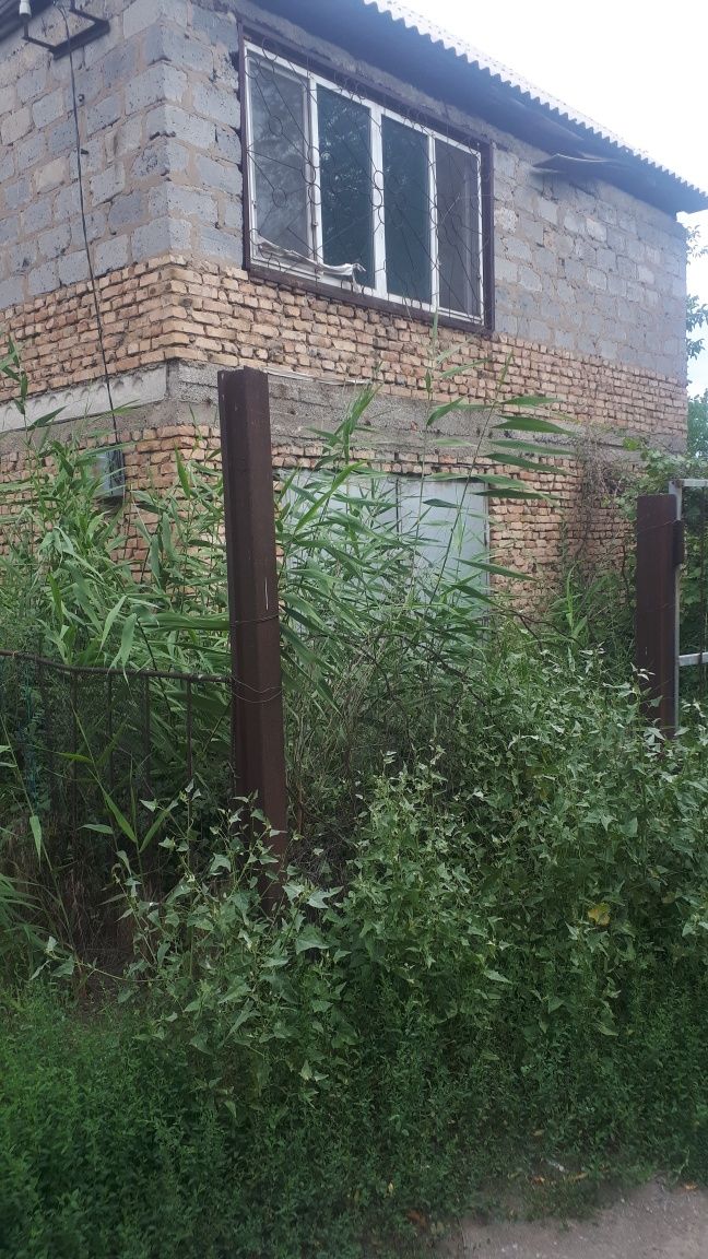 Продам или поменяю двухэтажную  дачу в ближайшем пригороде.