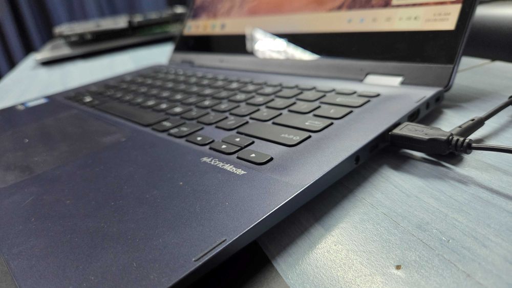 ASUS VivoBook Flip TP412U – Laptop 2-în-1, Touchscreen, impecabil