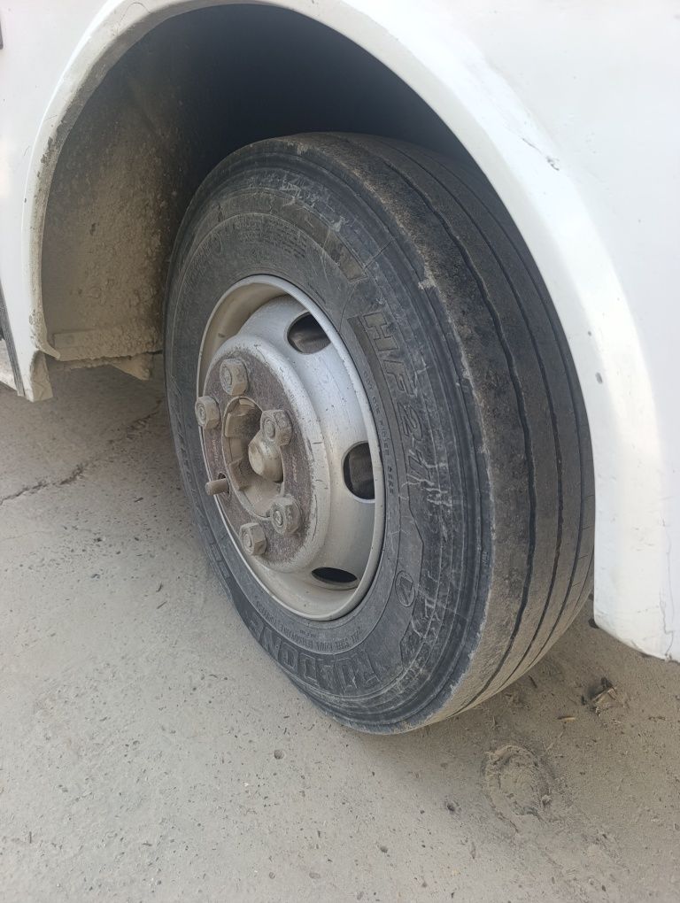 Isuzu np 21 2009