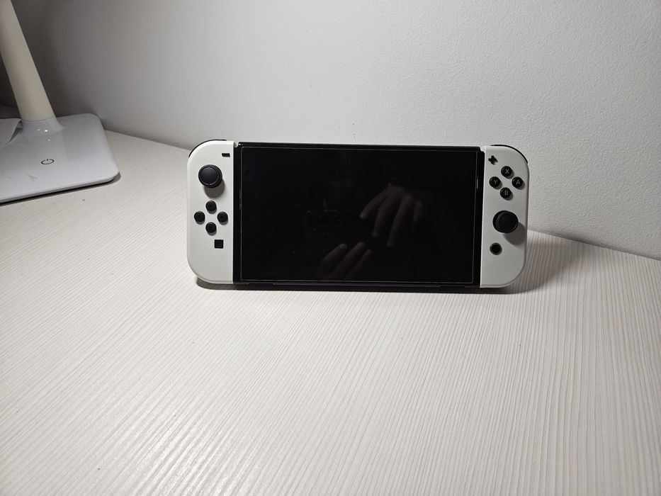 Vând Nintendo Switch OLED