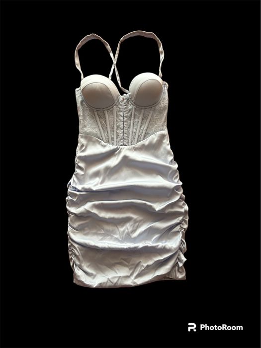 Vand rochie pentru evenimente