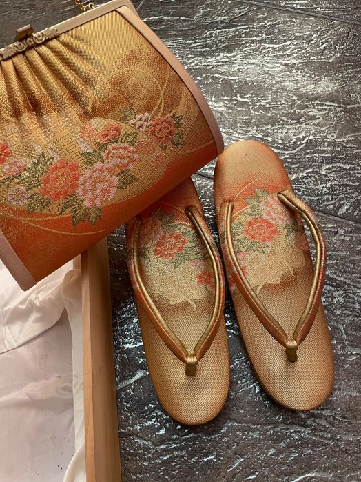 Papuci  japonezi  si gentuta vintage