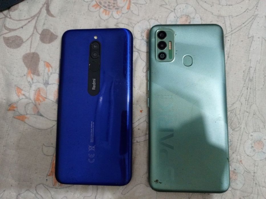 Продам 2 телефона цена за оба