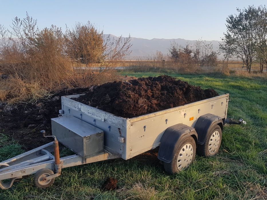 Vând și transport gunoi de grajd natural, pamant negru grădină.