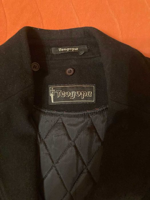 Продавам черно мъжко вълнено палто