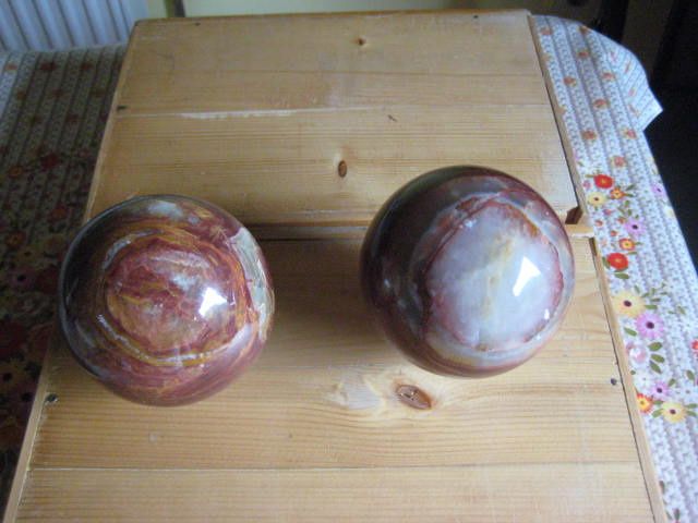 OFERTA vand set 2 sfere din piatra jasp, deosebite